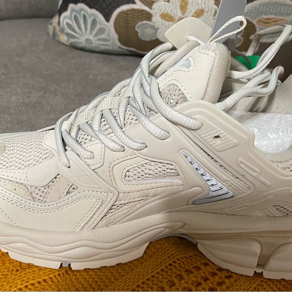 New sport shoes Basls